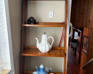 Ladder shelf