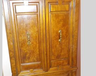 Gentleman's Chest that is part of the THOMASVILLE Bedroom (7 pc.) Set