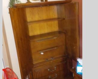 Gentleman's Chest that is part of the THOMASVILLE Bedroom (7 pc.) Set