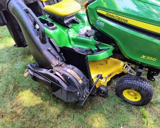 Vacuum system on lawnmower 