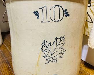 Western Stoneware 10 gallon Crock