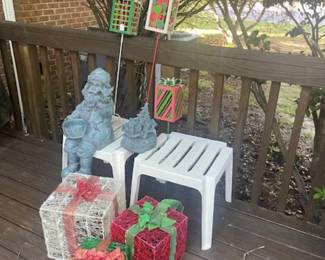 Holiday oriented outdoor decor