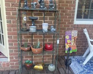 Metal bakers rack and great pots!