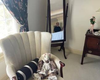 Floor mirror, pretty chairs