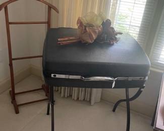 Luggage rack, clothing butler and luggage