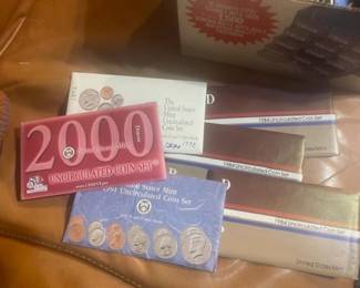 US and Foreign coins sets and singles