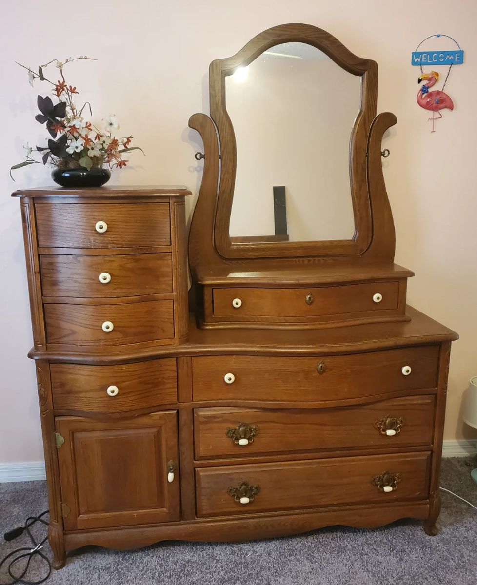 Bi-level chest of drawers 