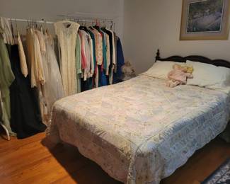 Full size bed w/adjustable mattress