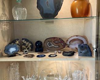 Offering an amazing collection of Agate in different sizes, striations.  Some geodes and natural stones
