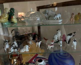 A close look at the pottery and glass vintage animals, vintage glass pieces and art glass