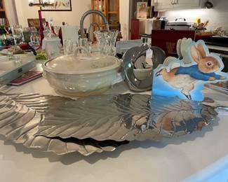 A closer look at the metal leaf trays