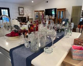 On the kitchen island you will find great glass, clear and colored, decorative pieces