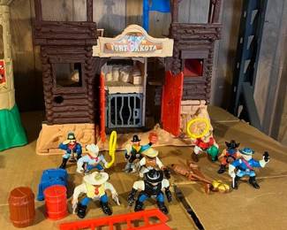 Another Fort with figures and accessories. We put the figures in zip lock bags and are including them with the forts.