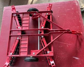 ERTL Red International Disc