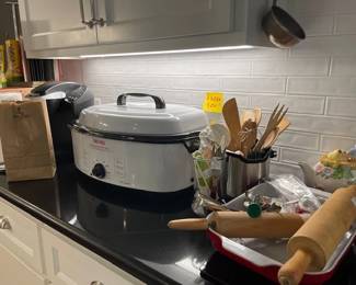 Aroma roasting oven (18 quart), wood utensils