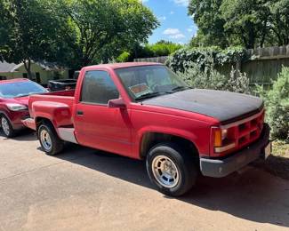 This 1993 Step Side Chevy will be available at the sale. Our client informed us that she runs like a scalded ape! For more photos and information scroll down near the bottom of the photos.
