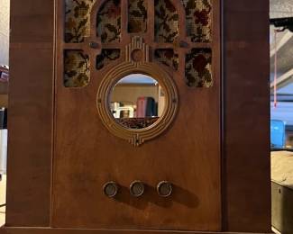 Vintage radio, needs work