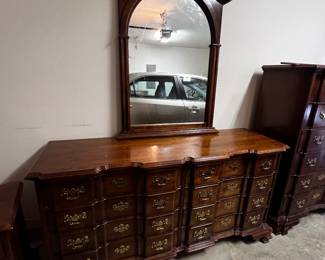 Pulaski dresser w/mirror