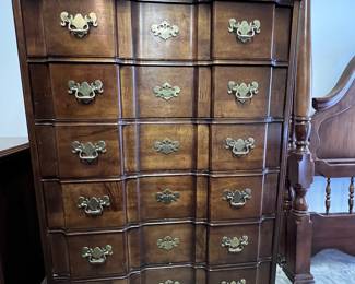 Pulaski chest of drawers