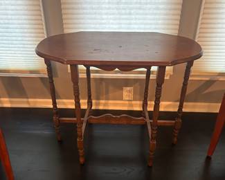 Vintage parlor table 6 legs 
