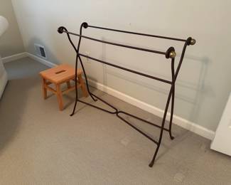 Metal blanket stand 