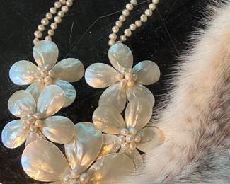 Mother of Pearl floral beaded necklace