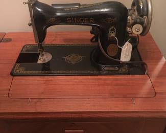 SINGER SEWING MACHINE IN CABINET