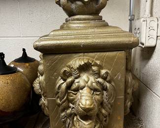 TOP OF LION WATER FOUNTAIN