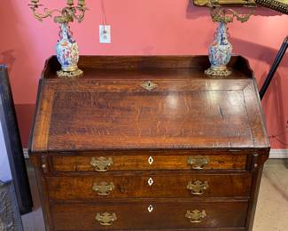 Beautiful 19th century English desk by Clarke and Timmins 1877 to 1886 With ivory keyholes