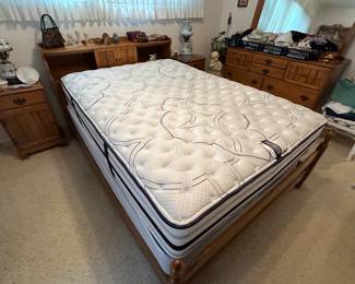 Ultra plush Beautyrest full size mattress, boxsprings.