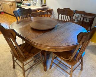 Beautiful Oak dining table.