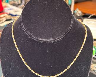 14k beautiful gold necklace.