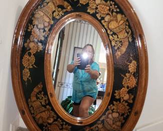 This is Enlayed Oval Mirror that goes with Entry Table