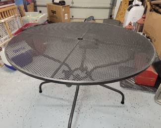 Wr iron table