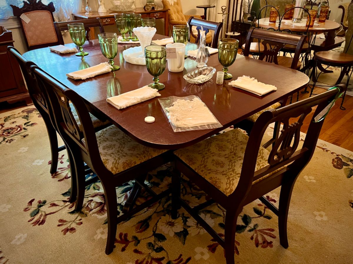 Antique Mahogany Table w/6 chairs! Great shape….Dropleaf table with 2 drawers…..Beautiful!