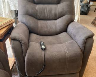 We have a pair of matching lift chairs in very good condition