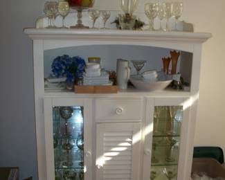 Broyhill Furniture China Display Cabinet