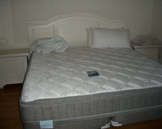 6pcs. Broyhill Furniture KING "Pleasant Isle" Bedroom Suite. KING Bed and 2 White 2 Drawer Nightstands.