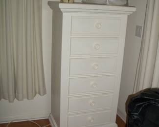 Broyhill Furniture "Pleasant Isles" 6 Drawer Lingerie Dresser