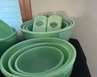 McKee Jadeite Salt & Pepper Shakers, Set of 3 Jadeite Nesting Mixing Bowls