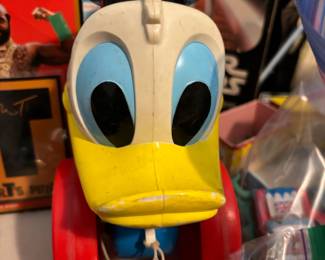 Walt Disney Donald Duck Ring Toss Pull Toy 