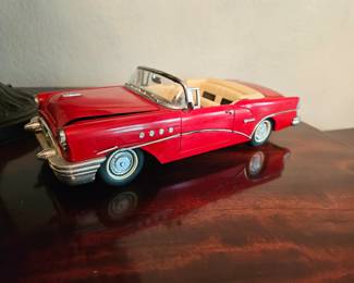 Mira 1955 Buick Century Convertible 1:18 Scale Die cast Golden Line Model red