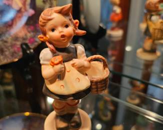 Hummel / 98 Sister Girl With Basket 