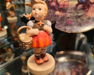  Vintage Goebel Hummel Figurine "Little Shopper" 