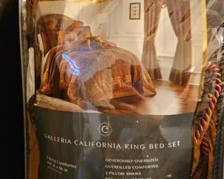 California King Bed set with pillows NWT