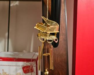 Gold-tone Piano Wind-chime 
