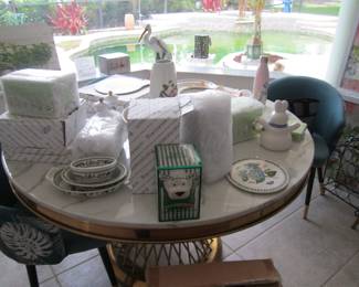 Dinette table -  marble top - 4 upholstered chairs