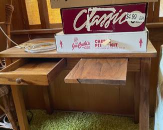 Great small desk for kids or apartment