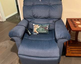 Like new lift chair