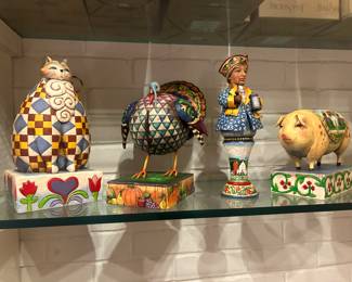 Tons of Jim Shore collectible figurines!! Most with boxes!